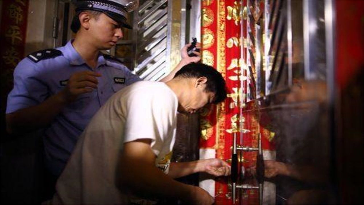 凯里市请开锁师傅开了锁后，师傅